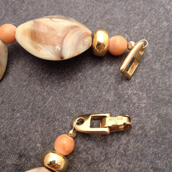 Vintage Marbled Lucite Bracelet by Napier - Picture 2 of 2